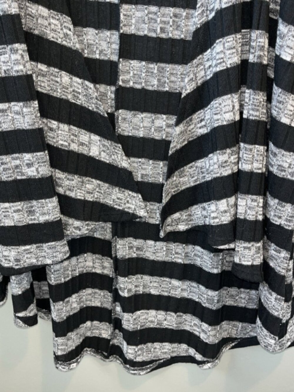 LulaRoe Lindsay Kimono Cardigan Womens M Stretchy Ribbed Grey/Black Stripe Hi-Lo - Picture 7 of 14